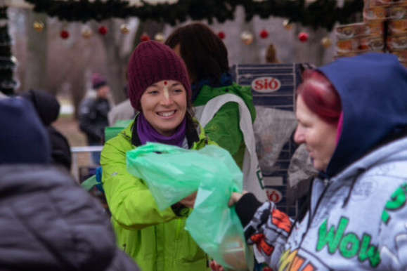 Idén is tartanak krisnás karácsonyi ételosztást a Népligetben