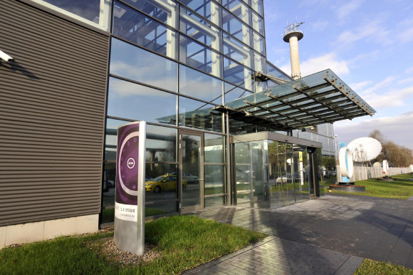 Központi kérdéssorral küldi rá munkatársait a tiszás jelöltekre az állami média