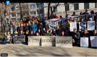 Az iskolaigazgatókat küldi a kormány a sztrájkoló tanárok ellen