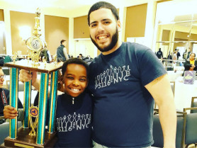 Nyolc éves, menekült, hajléktalan és sakkbajnok lett