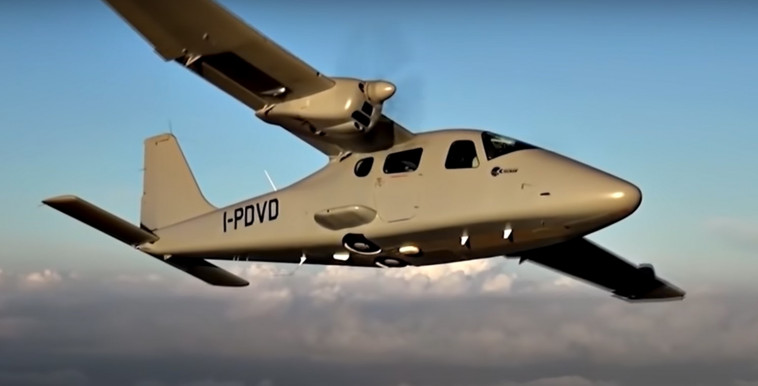 Hason landolt egy ITM-tagokat szállító repülő