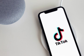 Az EB betiltotta alakalmazottainak a TikTok használatát