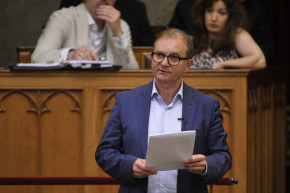 Felfüggesztette Tóth Csaba mentelmi jogát az Országgyűlés