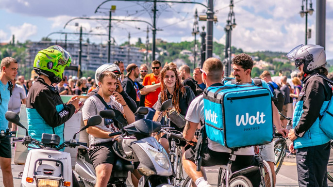 Wolt: Nem korlátozzuk a futárok demonstrálását