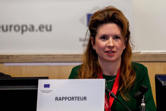 Hatmillió nem volt elég a fideszes cégnek felmérni, hogy a parkokban pihenünk 