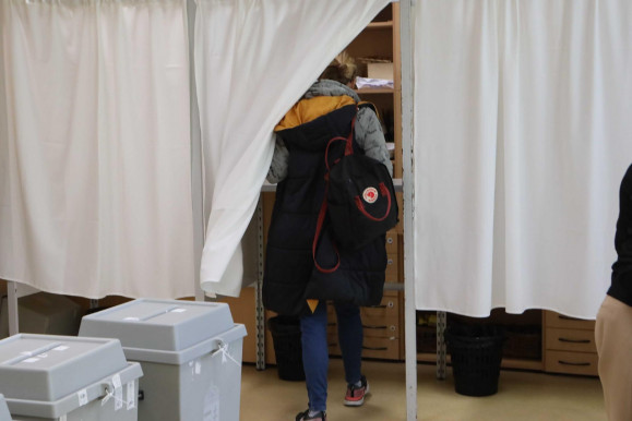 Már több mint 21 százalék a feldolgozottság: Tisza 128, Fidesz 62 mandátum