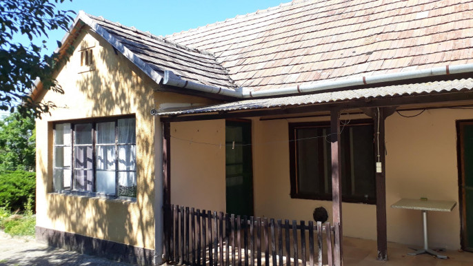 Télen meleg, nyáron hideg. Mi az?