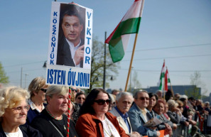 Százmillió fölött nyilvánosan hajbókolni kell 