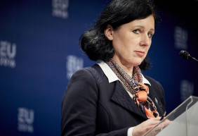 Jourová: A bizottság tehetetlen a KESMA ügyében