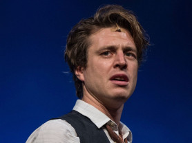 Vígszínház: belső vizsgálat indult Wunderlich József ügyében, két hétre felfüggesztették