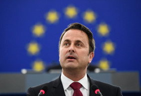 A luxemburgi miniszterelnök Orbánnak: Egy meleg férfi vagyok, és egy zsidó férfi unokája. Tudom milyen az, amikor kipécéznek és megbecstelenítenek – ne csinálja ezt!