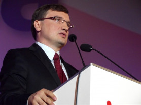 Neonáci aktivistát engedett szabadon a lengyel igazságügyi miniszter