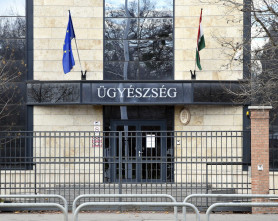 24.hu: Fideszes politikusokat is előállítottak
