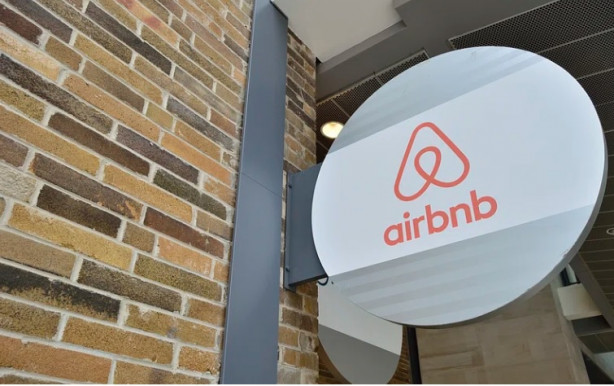 Airbnb-panaszok: egyelőre csak bunkósbottal tudnának odacsapni az önkormányzatok