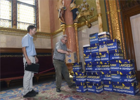 Hadházy: Zavarta a Fideszt az aláírásgyűjtés