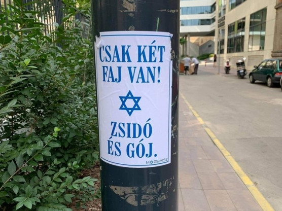 Orbán beszéde után antiszemita plakátok jelentek meg Budapesten, visszaélve a Mazsihisz nevével