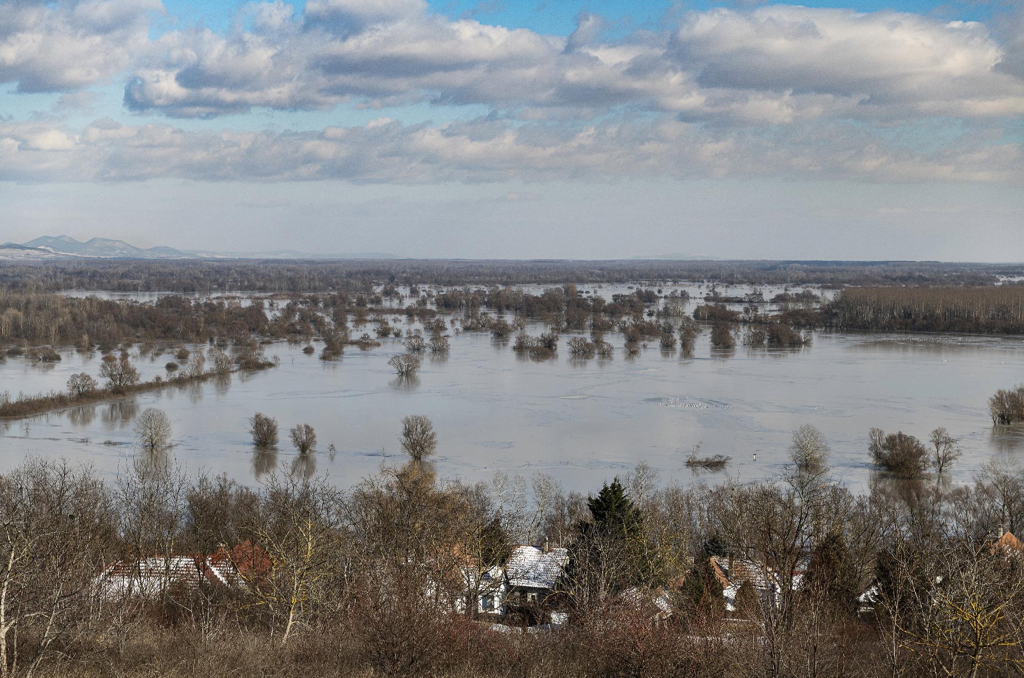 A megáradt Tisza és Bodrog elöntötte a Bodrogközt 