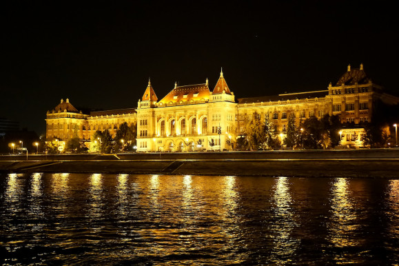 Kénytelen behódolni a kormánynak a Műegyetem