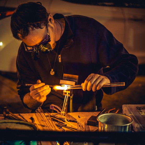 Nem kell írásba adni, hogy túlórázzunk