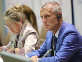 Orbán jóléti kudarcai miatt hazudik - EP-vélemények