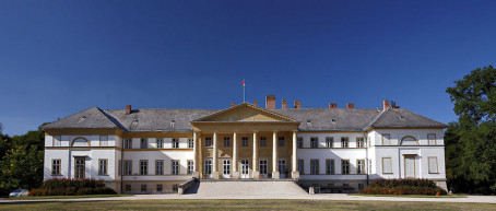 Lázár elárulta, kinek adná a közpénzen felújított kastélyokat