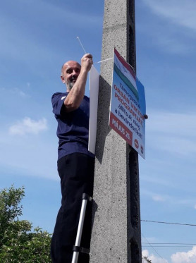 Elmarasztalták a közmunkásokkal a Fidesznek kampányoló pándi polgármestert