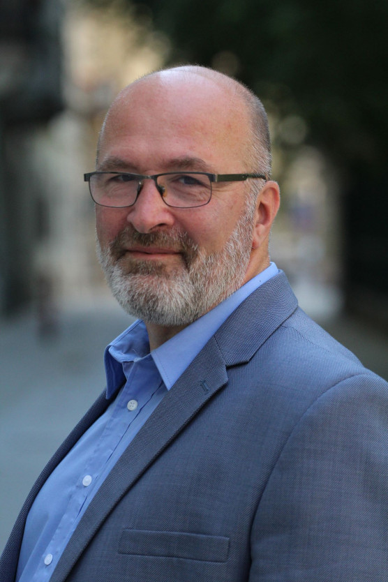 Pikó András az ellenzék közös jelöltje Józsefvárosban