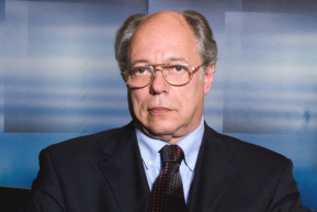 Az enyhe kifejezés, hogy csalódott, kiszállt a médiából 