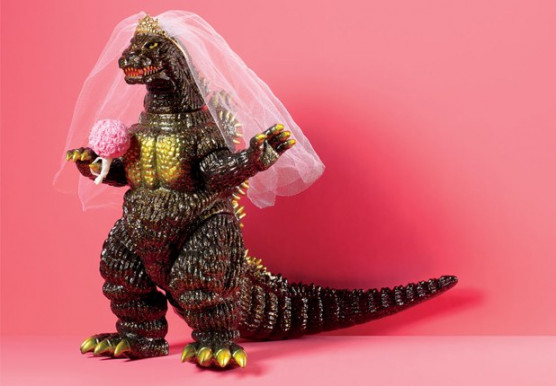 Szörnyen viselkedő menyasszonyok és vőlegények