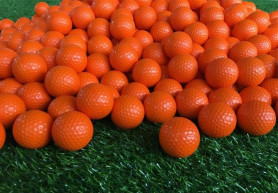 Nevetnek vagy bosszankodnak? – Lampé Ágnes jegyzete