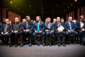 Asszony, fényesítsd ki a cipőmet, demográfiai kongresszusra megyek! 