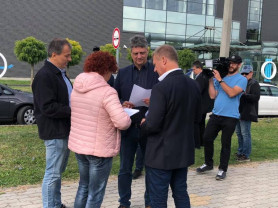 Bohóc zavarta meg őket, az MTVA-ról pedig lepattantak Hadházyék