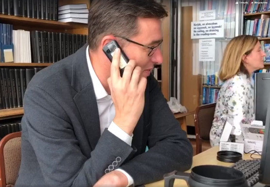 Minden szavazatért lehajolnak a jelöltek