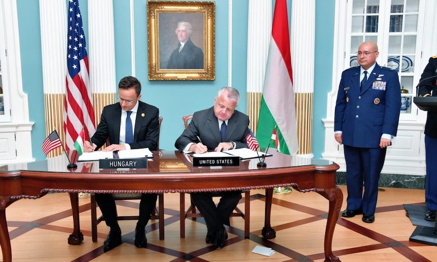 A Védelmi Együttműködési Megállapodás aláírása