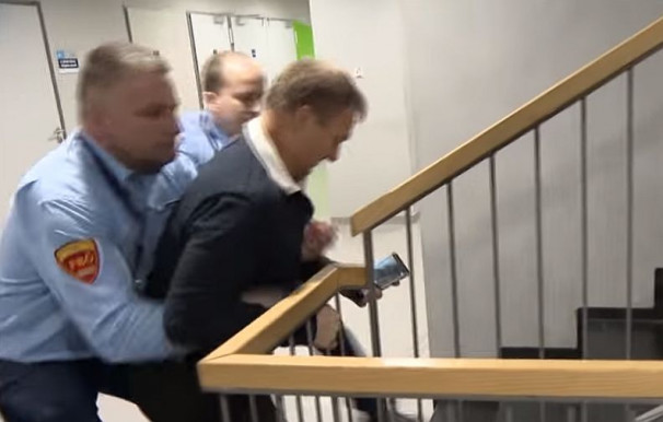 Nem nyugszik bele Hadházy, hogy a smasszerek helyett Varju ellen indul eljárás