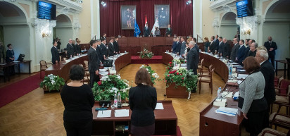 Leszavazták a Tisza a fővárosi cégek vezetőinek nyílt pályáztatásáról szóló javaslatát