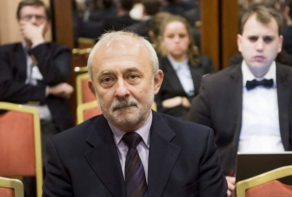 Keresetlen szavak és egy csapodár feleség jutott eszébe Orbánék gazdálkodásáról