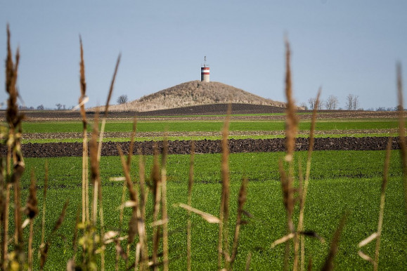 Rendszeresen szántották a több ezer éves kurgánt, de mi az?