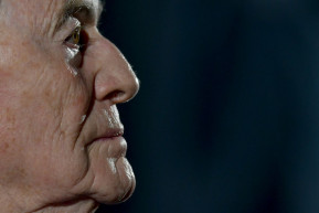 Későn se, soha – Szénási Sándor jegyzete