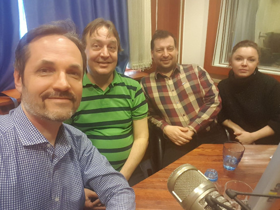 Hogyan lehet ketten írni egy mondatot?