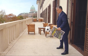 A karmelita kolostor csapdája - Kárpáti János jegyzete