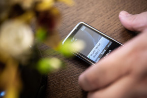 Nem meglepő, hogy Orbán ősrégi telefont használ