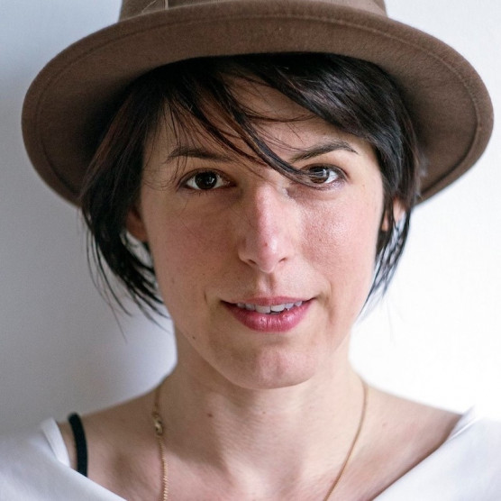 Bendl Vera: Piros csipke