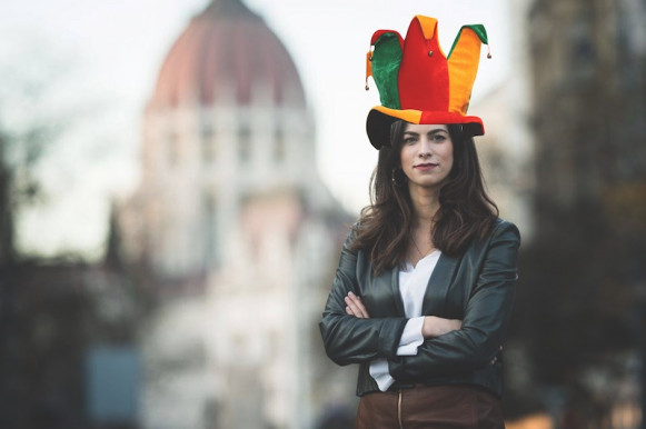 A kormány és az emberek - Selmeci János jegyzete