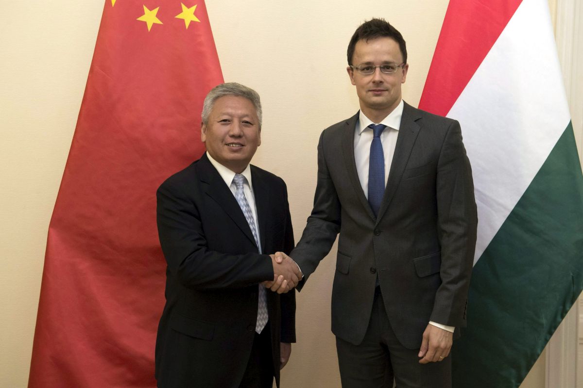 Szijjártó Péter fogadta az új kínai nagykövetet