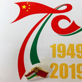 Kínai nyomulás: „a júdáspénz a Nyugat elárulásáért néhány százmilliárd forint”