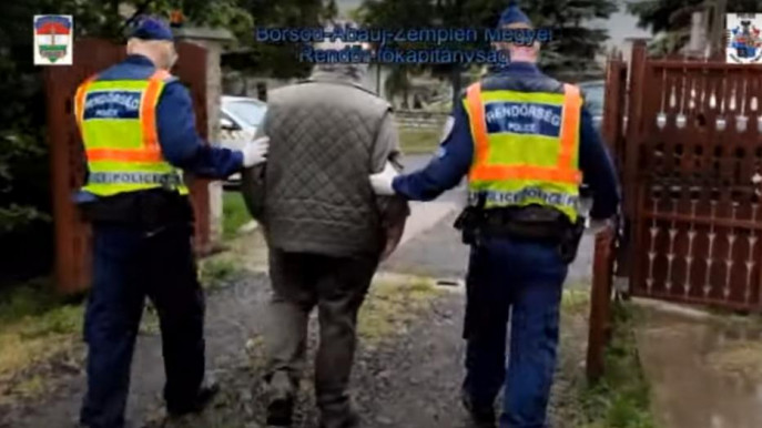 Kettő – Szénási Sándor jegyzete