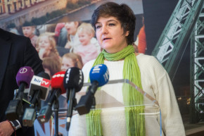 Rágalmazás miatt perel az I. kerület polgármestere egy cukrászda tulajdonosának védelmi pénzes nyilatkozata miatt