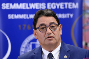 Karanténba vonult Merkely Béla