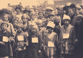 Száz éve indultak el az első gyermekvonatok